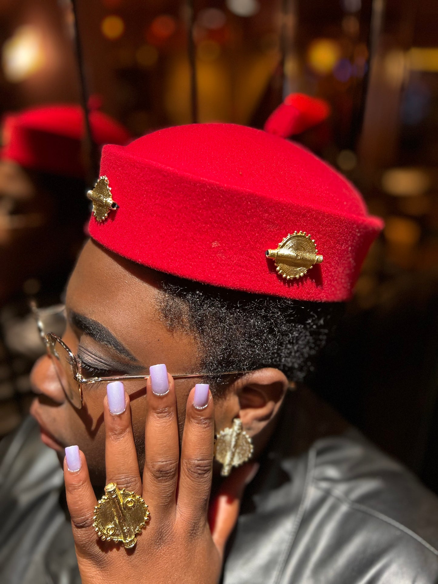 Chapeau AKAN rouge